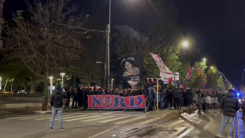 Suporterii FCSB s-au întâlnit la 3 grade Celsius și au defilat spre Arena Națională! Atmosferă incendiară pe străzile din București_10