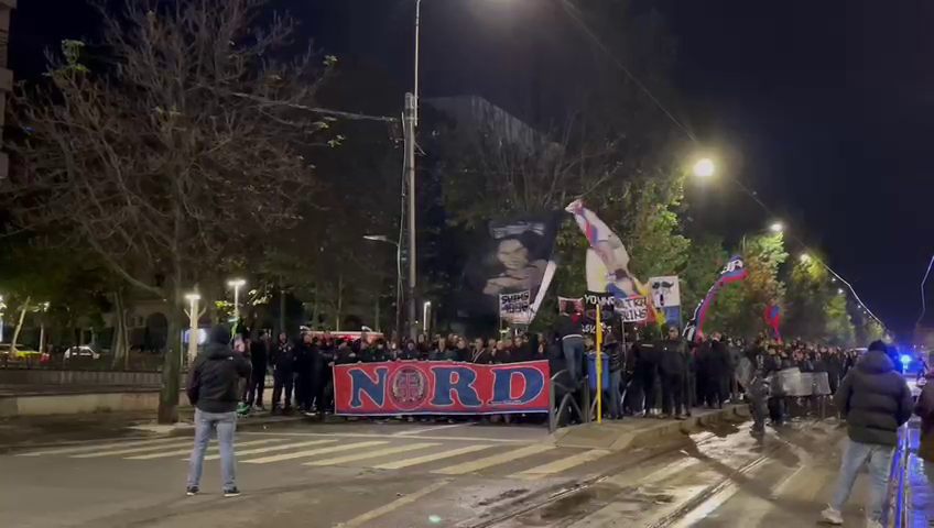 Suporterii FCSB s-au întâlnit la 3 grade Celsius și au defilat spre Arena Națională! Atmosferă incendiară pe străzile din București_11