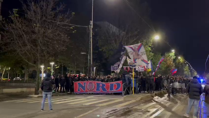 Suporterii FCSB s-au întâlnit la 3 grade Celsius și au defilat spre Arena Națională! Atmosferă incendiară pe străzile din București_13