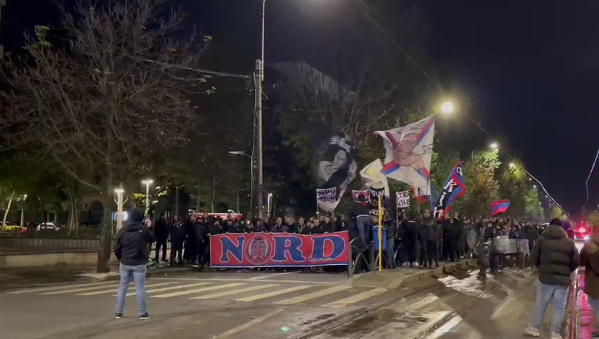 Suporterii FCSB s-au întâlnit la 3 grade Celsius și au defilat spre Arena Națională! Atmosferă incendiară pe străzile din București_14