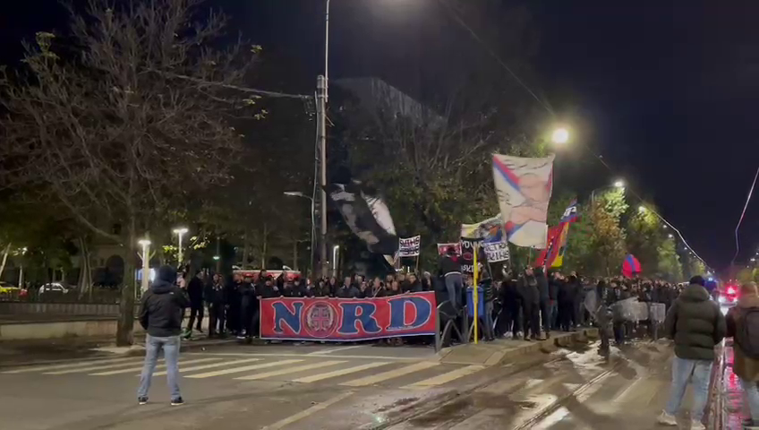 Suporterii FCSB s-au întâlnit la 3 grade Celsius și au defilat spre Arena Națională! Atmosferă incendiară pe străzile din București_17