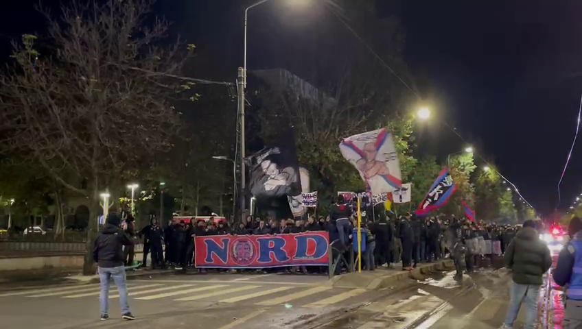 Suporterii FCSB s-au întâlnit la 3 grade Celsius și au defilat spre Arena Națională! Atmosferă incendiară pe străzile din București_18