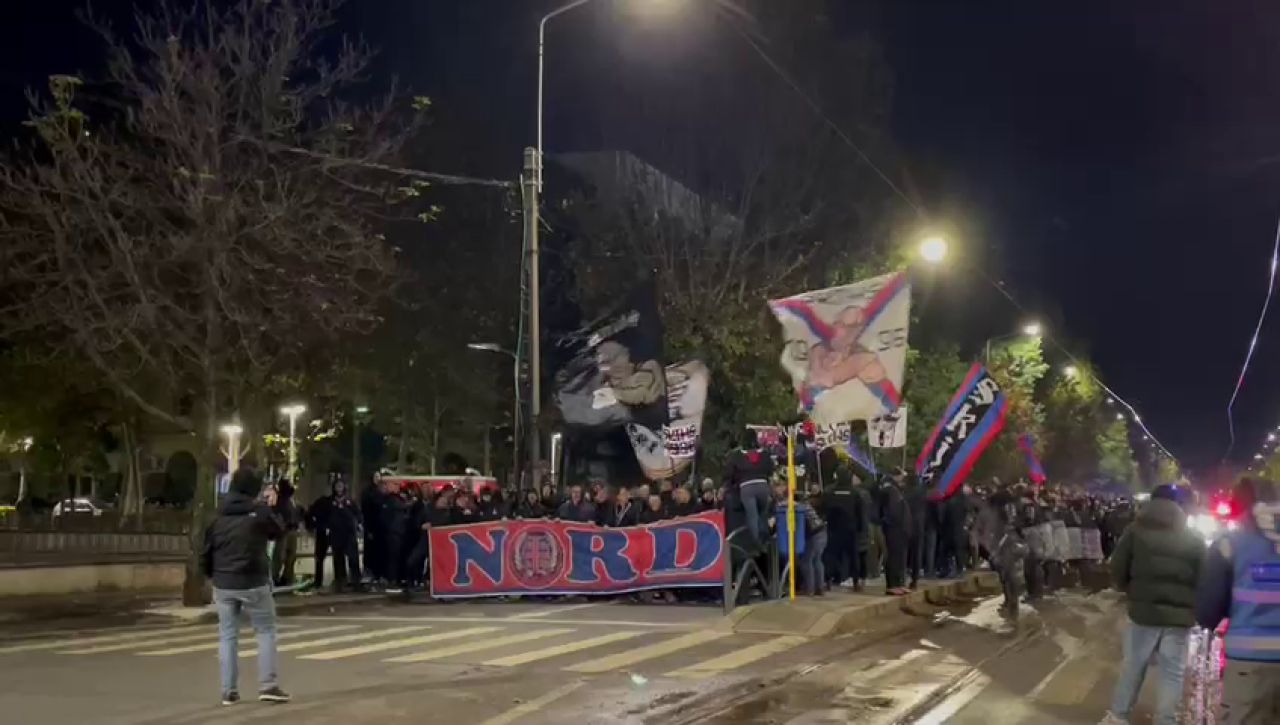 Suporterii FCSB s-au întâlnit la 3 grade Celsius și au defilat spre Arena Națională! Atmosferă incendiară pe străzile din București_19