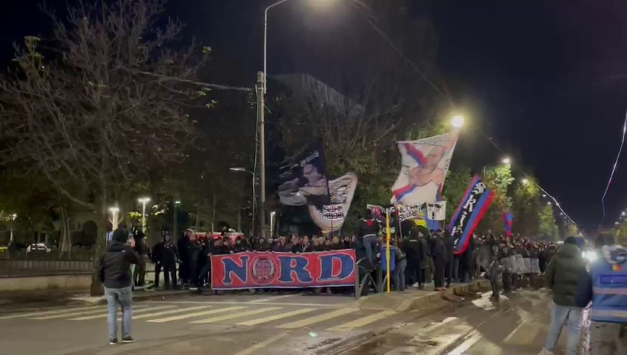 Suporterii FCSB s-au întâlnit la 3 grade Celsius și au defilat spre Arena Națională! Atmosferă incendiară pe străzile din București_20