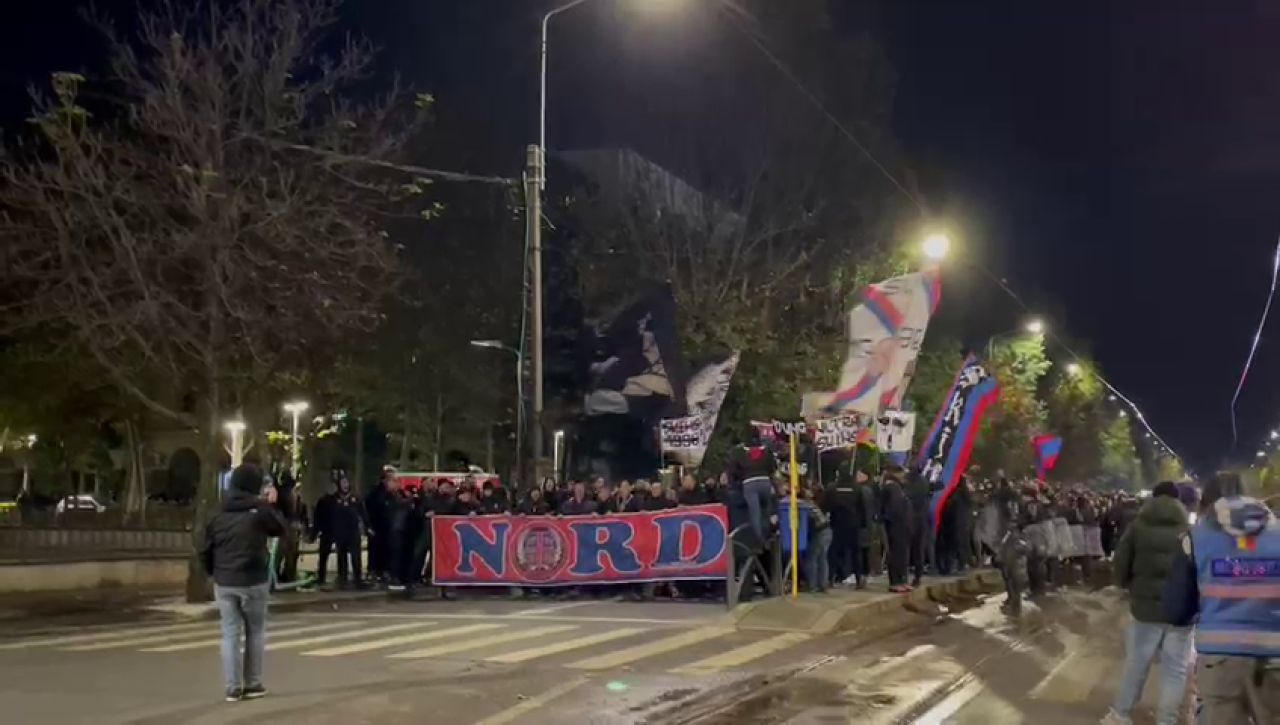 Suporterii FCSB s-au întâlnit la 3 grade Celsius și au defilat spre Arena Națională! Atmosferă incendiară pe străzile din București_21