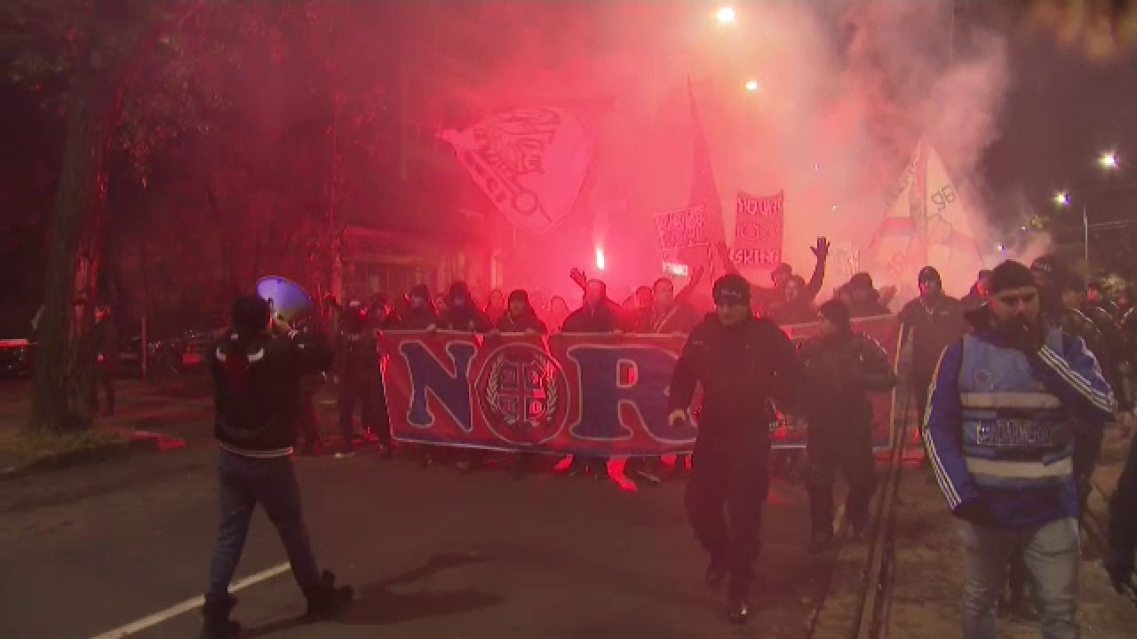 Suporterii FCSB s-au întâlnit la 3 grade Celsius și au defilat spre Arena Națională! Atmosferă incendiară pe străzile din București_28