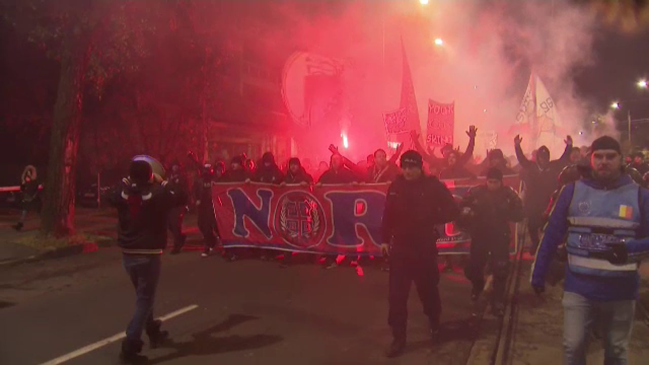 Suporterii FCSB s-au întâlnit la 3 grade Celsius și au defilat spre Arena Națională! Atmosferă incendiară pe străzile din București_1