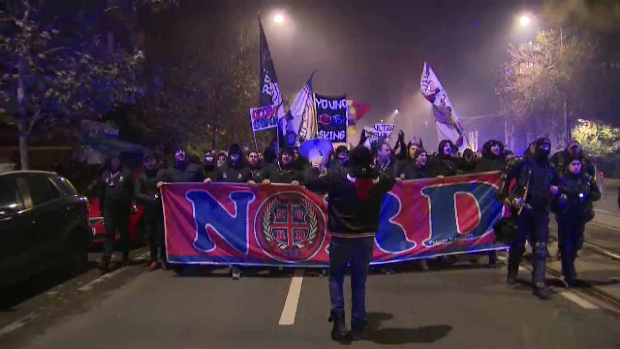 Suporterii FCSB s-au întâlnit la 3 grade Celsius și au defilat spre Arena Națională! Atmosferă incendiară pe străzile din București_30