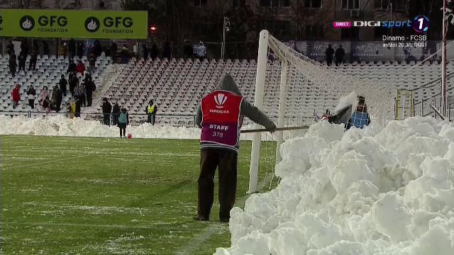 Iarna pe uliță, la Galați! Cum a arătat gazonul pe stadionul 