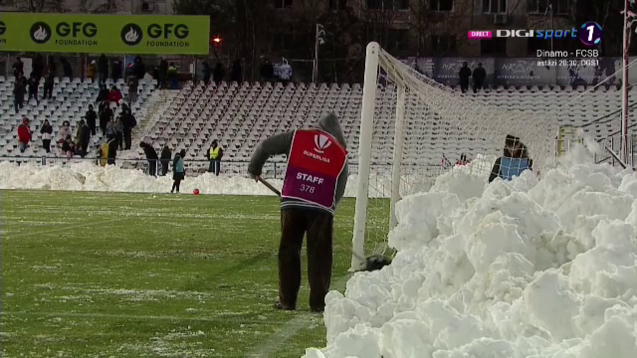 Iarna pe uliță, la Galați! Cum a arătat gazonul pe stadionul