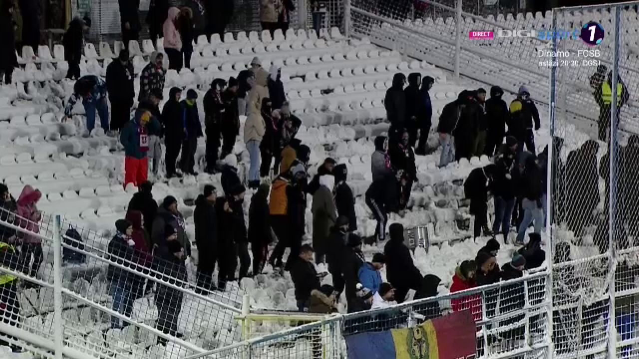 Iarna pe uliță, la Galați! Cum a arătat gazonul pe stadionul