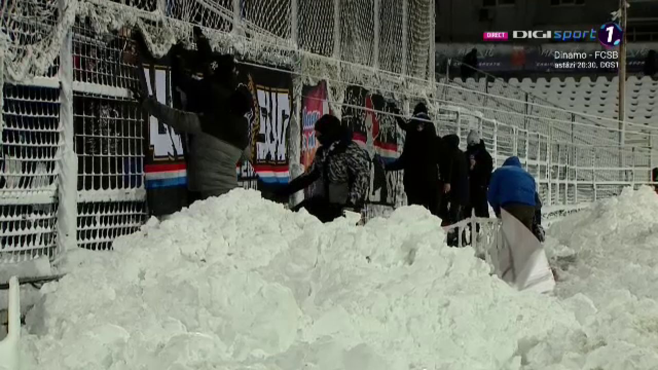 Iarna pe uliță, la Galați! Cum a arătat gazonul pe stadionul