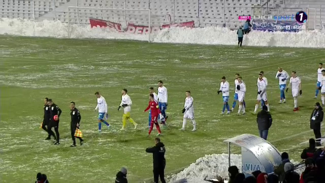 Iarna pe uliță, la Galați! Cum a arătat gazonul pe stadionul