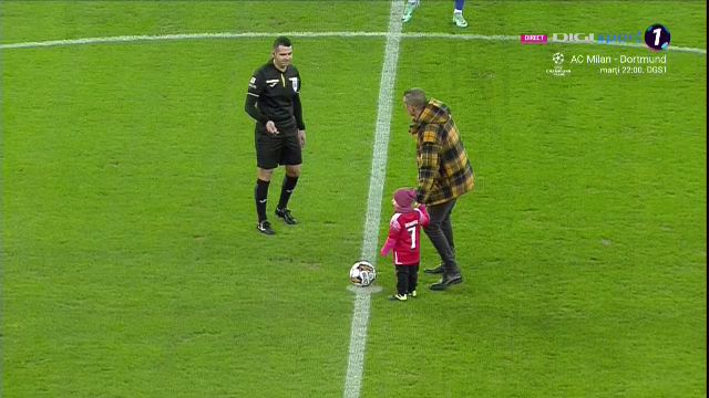 Moment emoționant la Dinamo - FCSB! Un copil a dat lovitura de start, iar Ștefan Târnovanu l-a mângâiat pe creștet după ce a primit gol_2