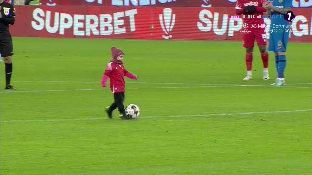 Moment emoționant la Dinamo - FCSB! Un copil a dat lovitura de start, iar Ștefan Târnovanu l-a mângâiat pe creștet după ce a primit gol_5