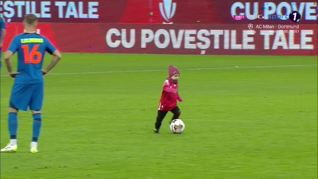 Moment emoționant la Dinamo - FCSB! Un copil a dat lovitura de start, iar Ștefan Târnovanu l-a mângâiat pe creștet după ce a primit gol_6