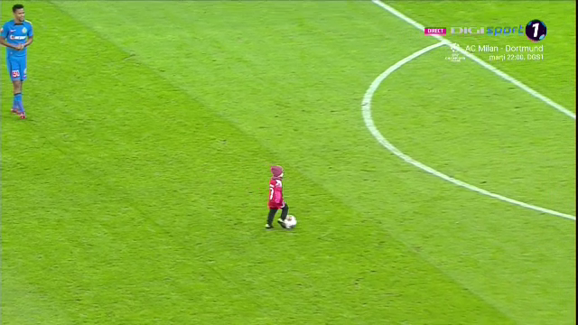 Moment emoționant la Dinamo - FCSB! Un copil a dat lovitura de start, iar Ștefan Târnovanu l-a mângâiat pe creștet după ce a primit gol_7
