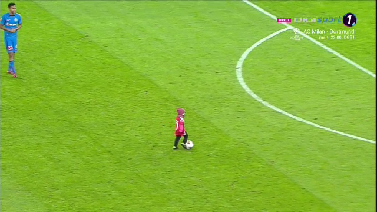 Moment emoționant la Dinamo - FCSB! Un copil a dat lovitura de start, iar Ștefan Târnovanu l-a mângâiat pe creștet după ce a primit gol_7
