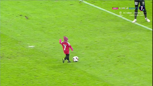 Moment emoționant la Dinamo - FCSB! Un copil a dat lovitura de start, iar Ștefan Târnovanu l-a mângâiat pe creștet după ce a primit gol_8
