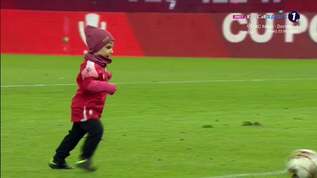 Moment emoționant la Dinamo - FCSB! Un copil a dat lovitura de start, iar Ștefan Târnovanu l-a mângâiat pe creștet după ce a primit gol_9
