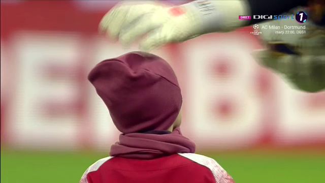 Moment emoționant la Dinamo - FCSB! Un copil a dat lovitura de start, iar Ștefan Târnovanu l-a mângâiat pe creștet după ce a primit gol_13