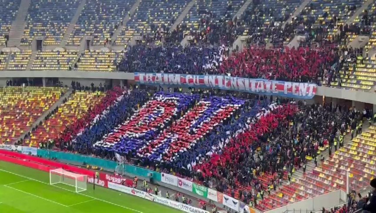 Li s-a terminat banner-ul! Gafă a galeriei FCSB la derby-ul cu Dinamo_1
