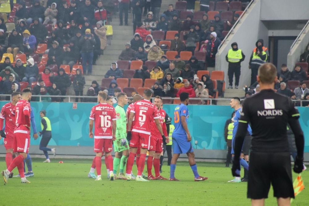 Imaginile bătăliei de pe Arena Națională. Șut și Bena, ținuți cu greu_2