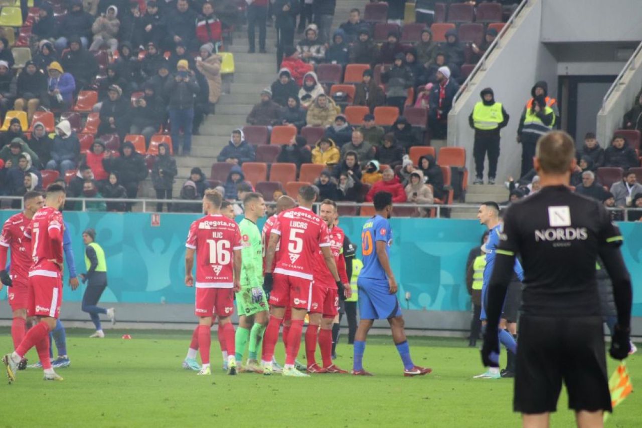 Imaginile bătăliei de pe Arena Națională. Șut și Bena, ținuți cu greu_2