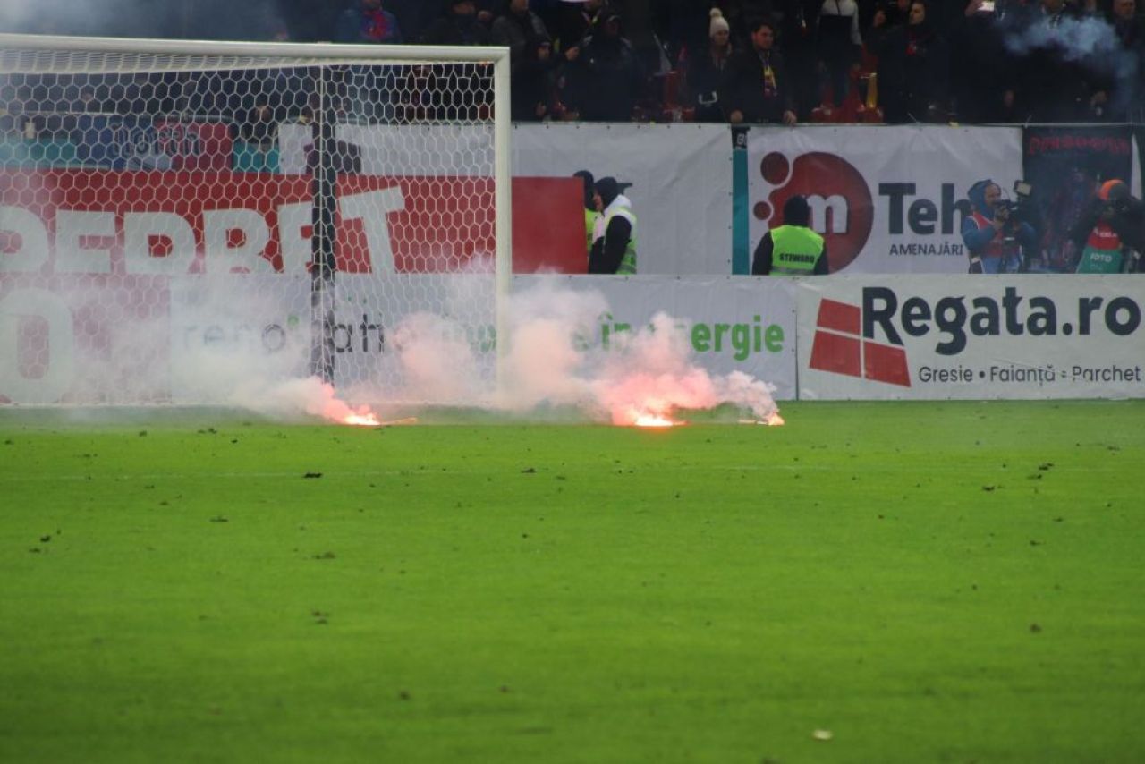 Imaginile bătăliei de pe Arena Națională. Șut și Bena, ținuți cu greu_3