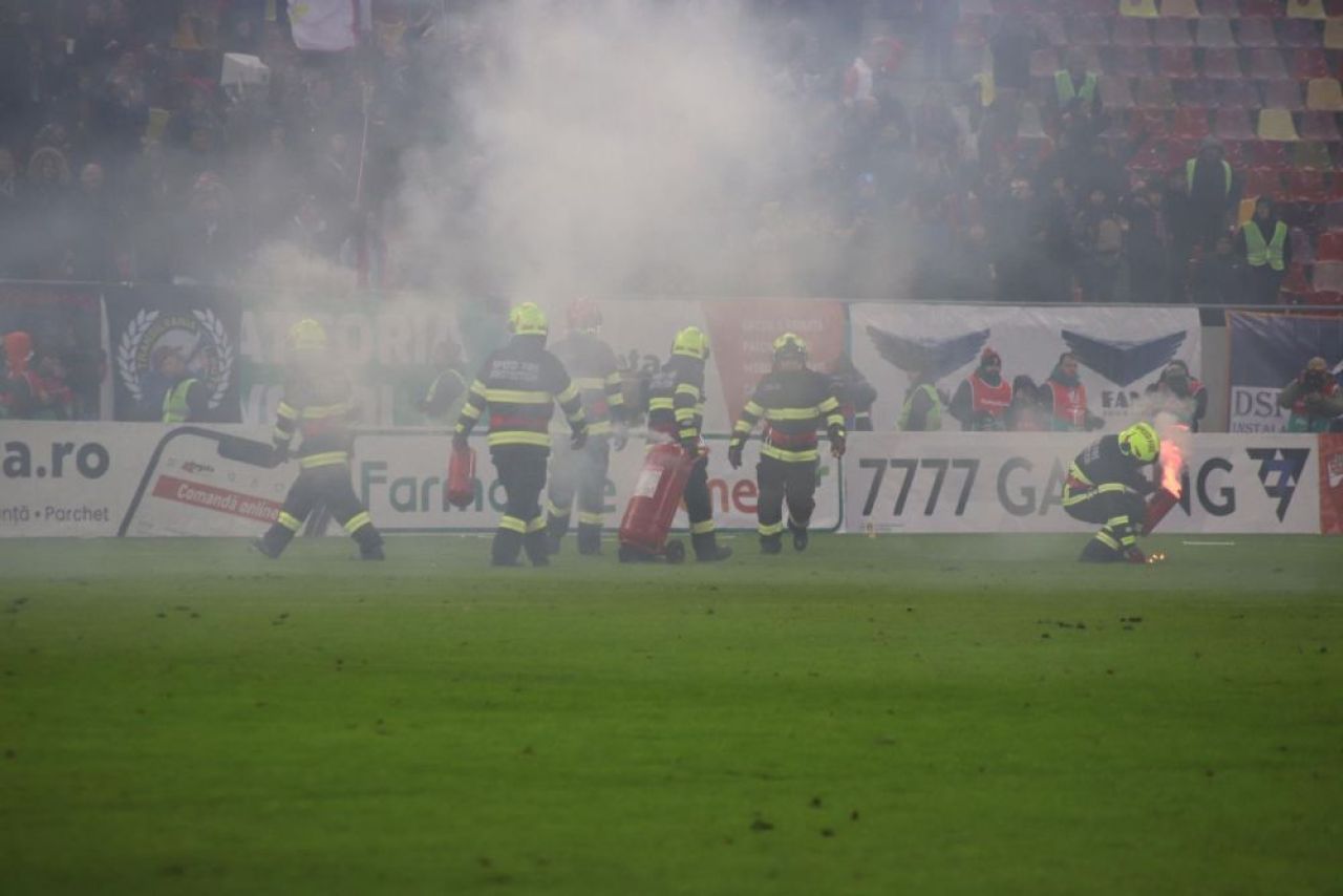 Imaginile bătăliei de pe Arena Națională. Șut și Bena, ținuți cu greu_4