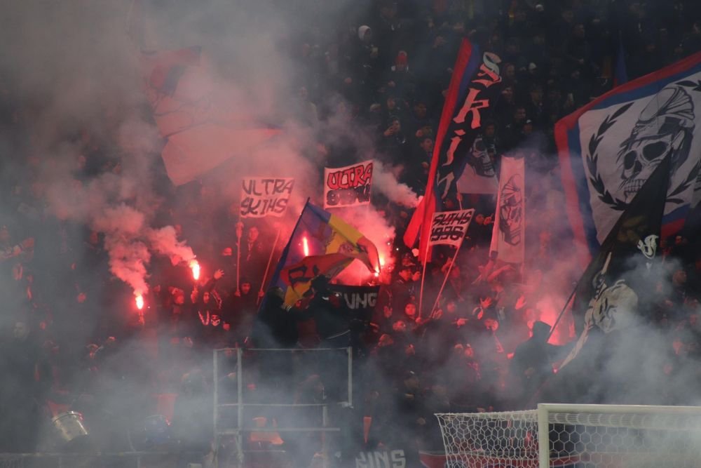 Imaginile bătăliei de pe Arena Națională. Șut și Bena, ținuți cu greu_5