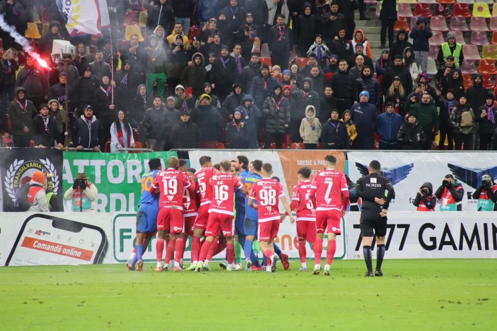 Imaginile bătăliei de pe Arena Națională. Șut și Bena, ținuți cu greu_6