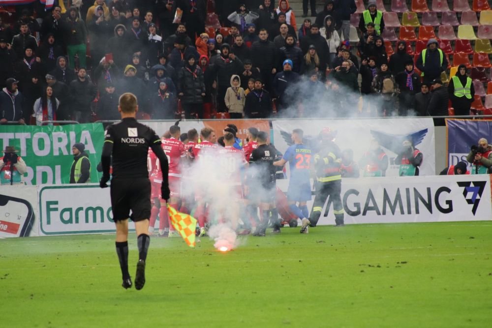 Imaginile bătăliei de pe Arena Națională. Șut și Bena, ținuți cu greu_9