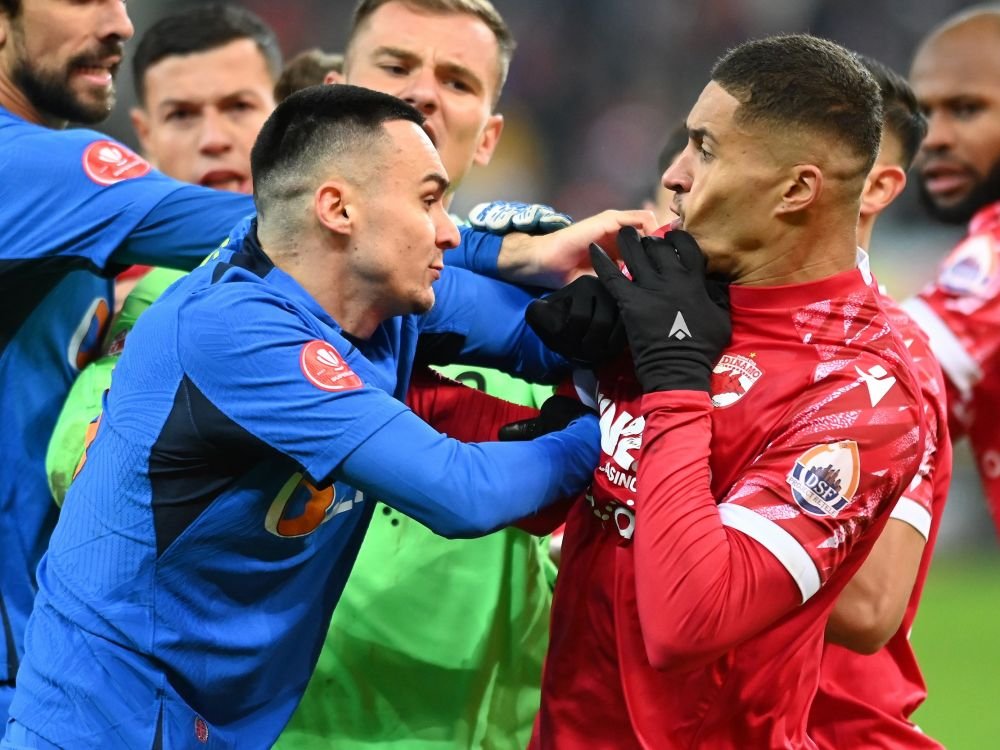Imaginile bătăliei de pe Arena Națională. Șut și Bena, ținuți cu greu_10