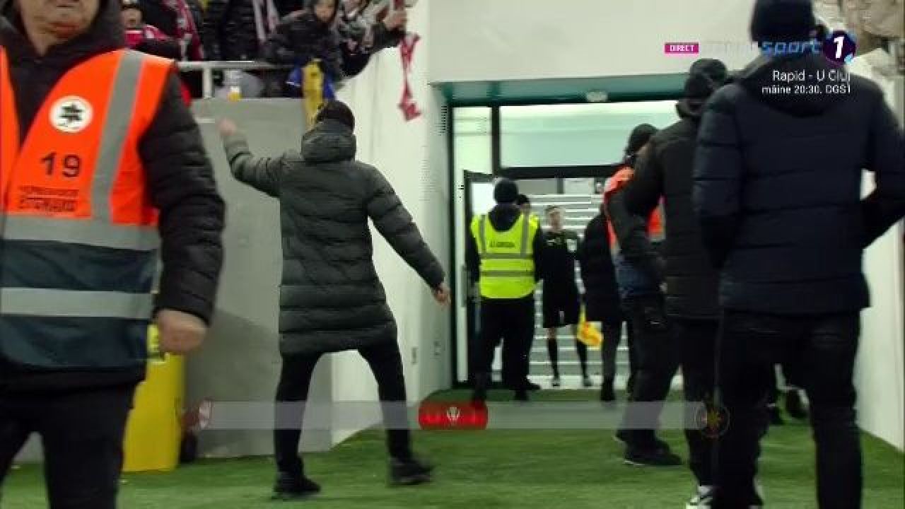 Elias Charalambous, gest obscen în fața fanilor lui Dinamo. Cipriotul a cedat imediat după derby_8