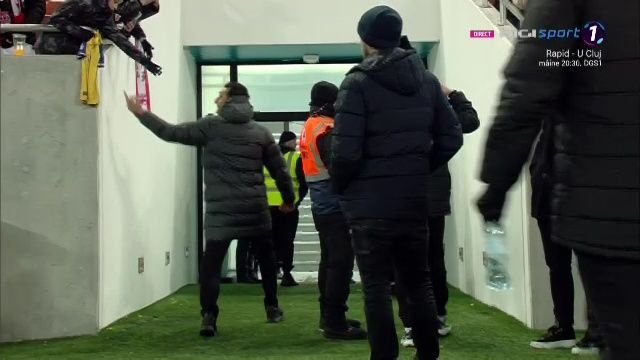 Elias Charalambous, gest obscen în fața fanilor lui Dinamo. Cipriotul a cedat imediat după derby_12