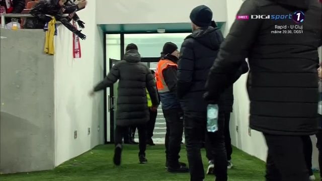 Elias Charalambous, gest obscen în fața fanilor lui Dinamo. Cipriotul a cedat imediat după derby_13