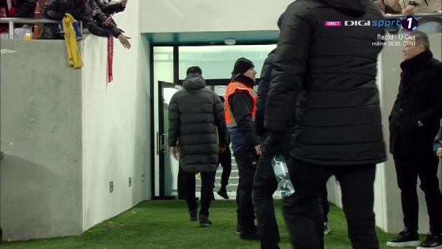 Elias Charalambous, gest obscen în fața fanilor lui Dinamo. Cipriotul a cedat imediat după derby_15