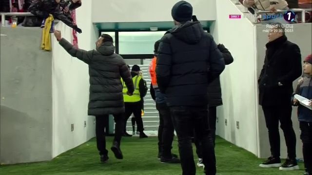 Elias Charalambous, gest obscen în fața fanilor lui Dinamo. Cipriotul a cedat imediat după derby_19