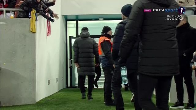 Elias Charalambous, gest obscen în fața fanilor lui Dinamo. Cipriotul a cedat imediat după derby_20