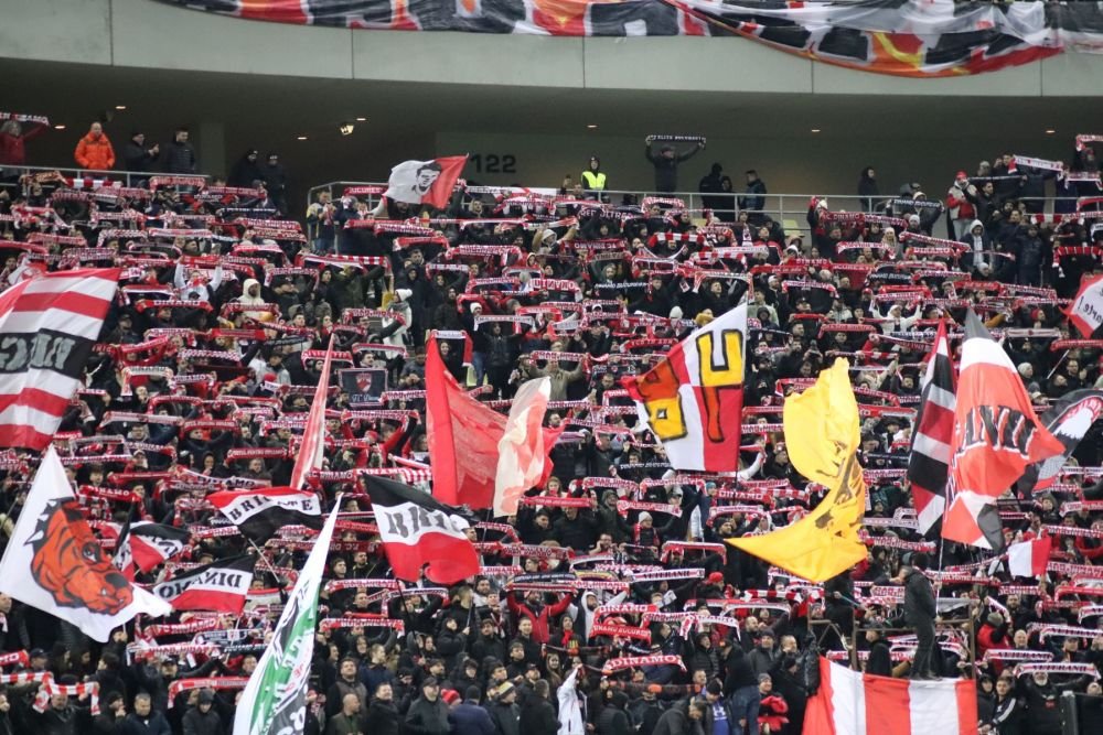 Ce se întâmplă cu PCH, galeria lui Dinamo? Încă o facțiune s-a mutat la tribuna a doua_11