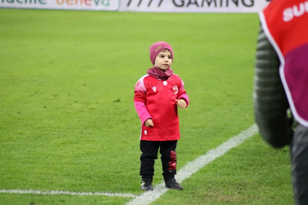 Cine e copilul de doi ani care a înscris în poarta lui Târnovanu, la meciul cu Dinamo_6