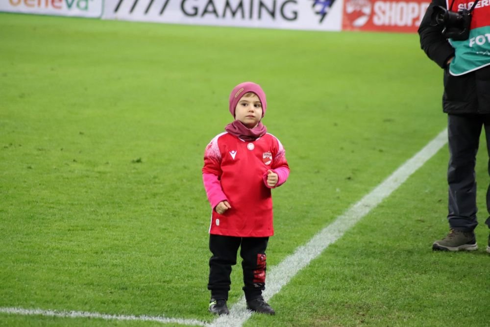 Cine e copilul de doi ani care a înscris în poarta lui Târnovanu, la meciul cu Dinamo_8