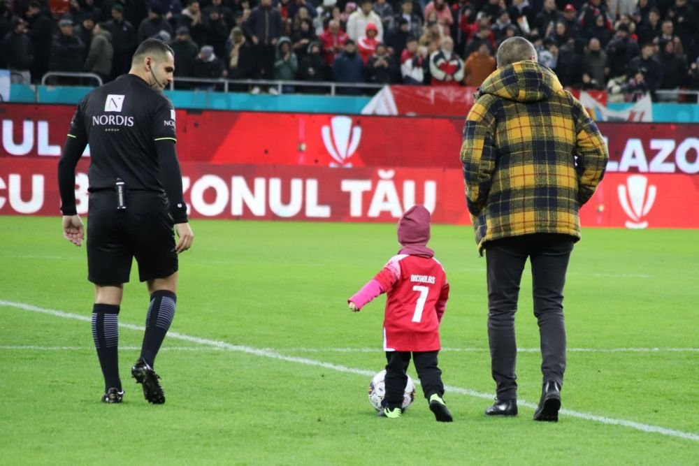 Cine e copilul de doi ani care a înscris în poarta lui Târnovanu, la meciul cu Dinamo_10