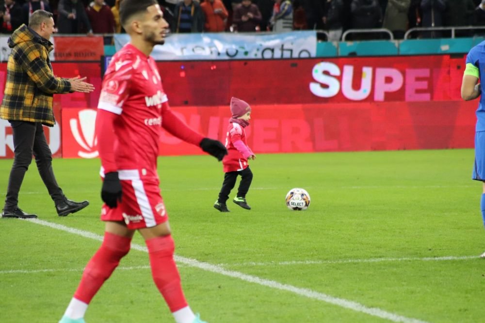 Cine e copilul de doi ani care a înscris în poarta lui Târnovanu, la meciul cu Dinamo_15