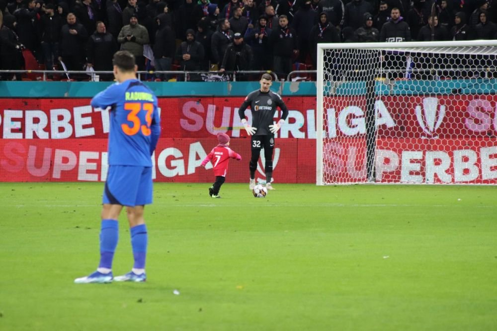 Cine e copilul de doi ani care a înscris în poarta lui Târnovanu, la meciul cu Dinamo_20