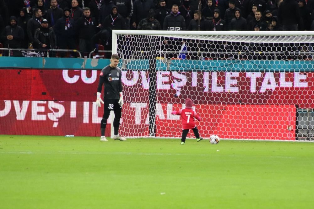 Cine e copilul de doi ani care a înscris în poarta lui Târnovanu, la meciul cu Dinamo_26