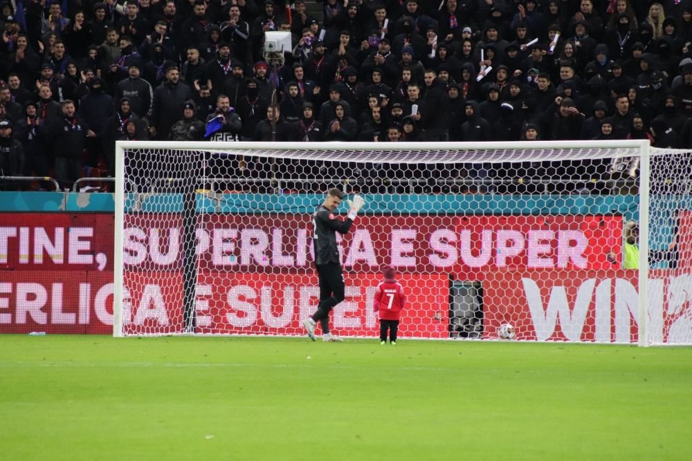 Cine e copilul de doi ani care a înscris în poarta lui Târnovanu, la meciul cu Dinamo_29