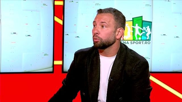 Răzvan Raț, artistul din stânga orchestrei. 