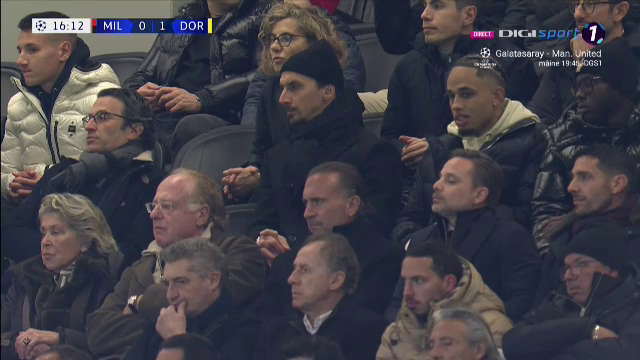 Zlatan Ibrahimovic s-a îmbrăcat bine și și-a făcut apariția pe 